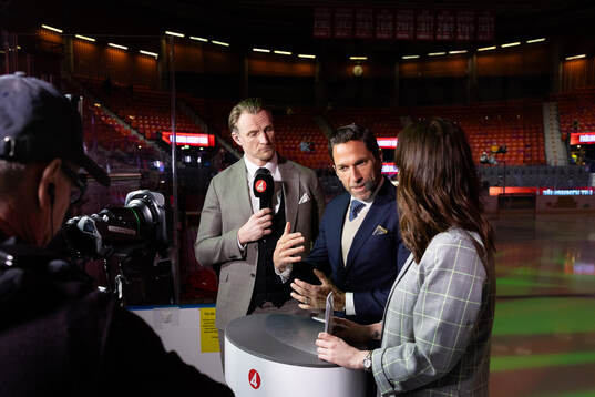 s Staffan Kronwall, Joel Lundqvist och Lena Sundqvist innan