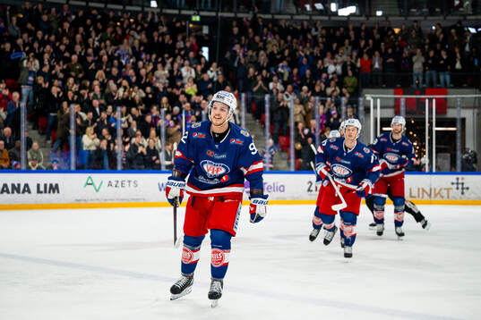 Alex Dostie of Vålerenga celebrates