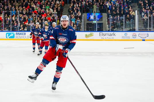 Thomas Olsen of Vålerenga celebrates