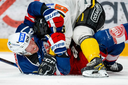 Sebastian Johansen of Vålerenga and Patrick Ulriksen of