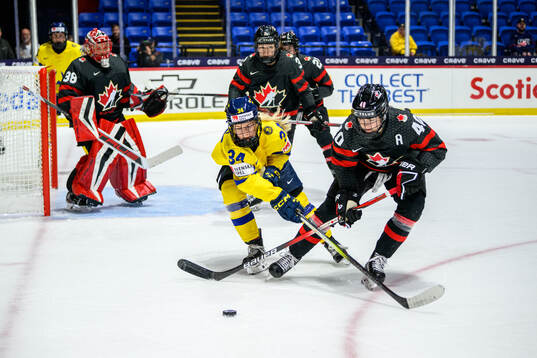 Mira Hallin of Sweden and Blayre Turnbull of Canada
