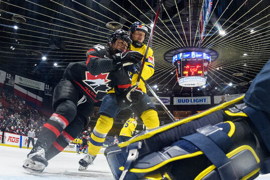 Danielle Serdachny of Canada and Paula Bergström of Sweden