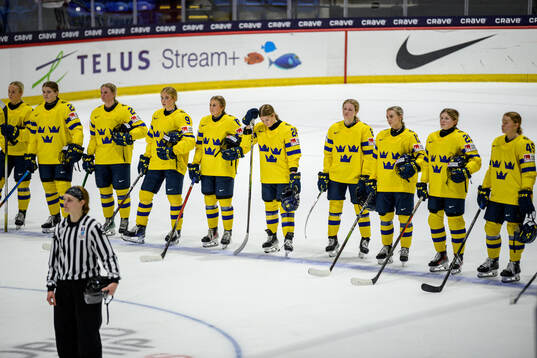 Players of Sweden look dejected
