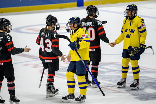 Anna Kjellbin and Hanna Olsson of Sweden