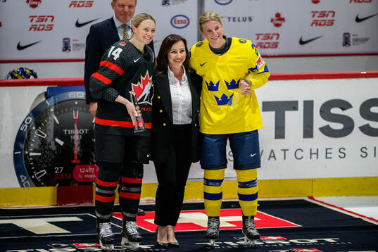 Renata Fast of Canada and Thea Johansson of Sweden receives