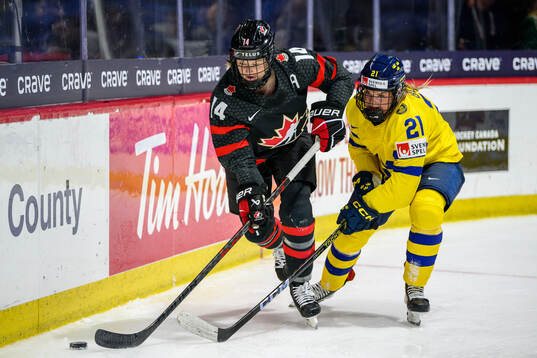Renata Fast of Canada and Lova Blom of Sweden