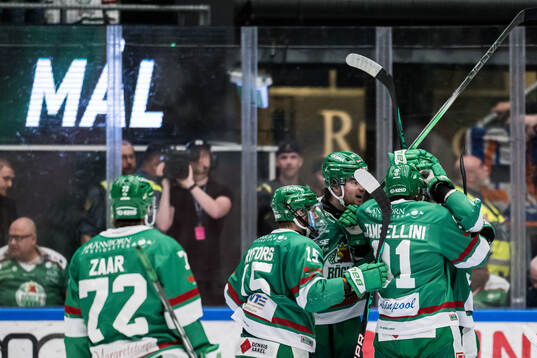 Rögles spelare jublar