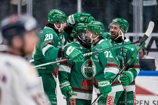 Växjös spelare jublar