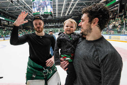 Rögles målvakt Christoffer Rifalk och Brady Ferguson