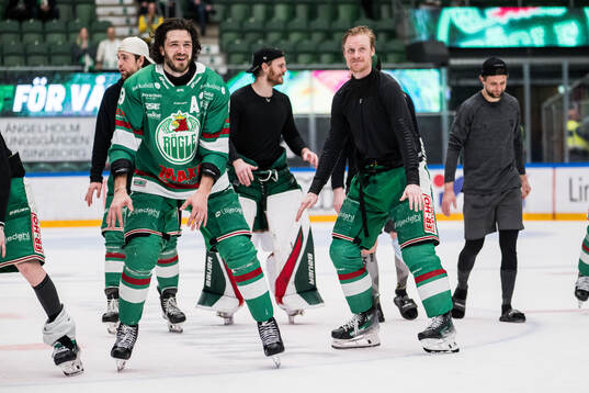 Rögles Dennis Everberg  och Anton Bengtsson  jublar
