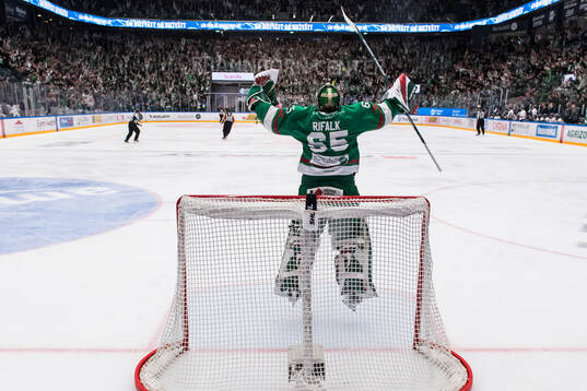 Rögles målvakt Christoffer Rifalk jublar