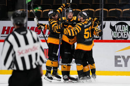 Skellefteås Leo Bergström och Leo Sundqvist jublar