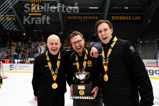 Tränarna Fredrik Kariander, Tim Alfredsson och Joel