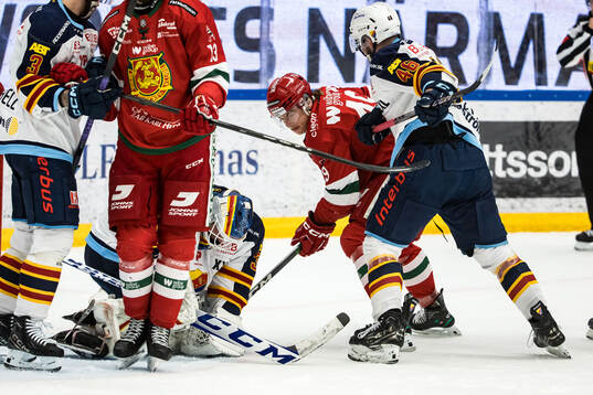 Djurgårdens målvakt Viktor Andrén och Moras Noah Steen
