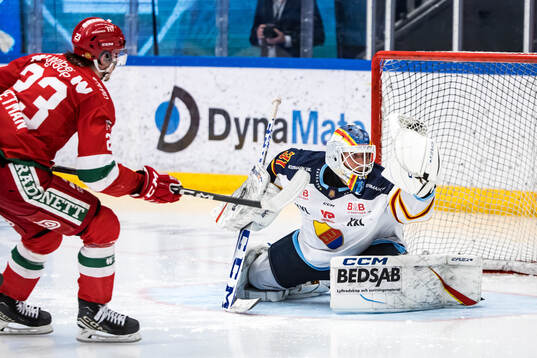 Moras Chad Yetman och Djurgårdens målvakt Viktor Andrén