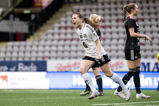 Örebros Cornelia Karlsson jublar
