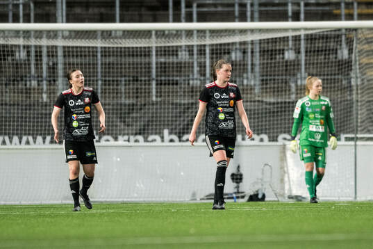 Lidköpings Ella Björkman och Emma Gabrielsson deppar