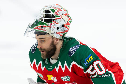 Frölundas målvakt Frans Tuohimaa innan semifinal fyra i