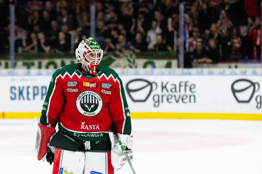 Frölundas målvakt Lars Johansson deppar