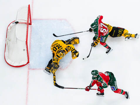 Frölundas Tom Nilsson skjuter 2-2 i mål bakom