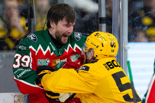 Frölundas Mikael Ruohomaa och Skellefteås Oskar Nilsson