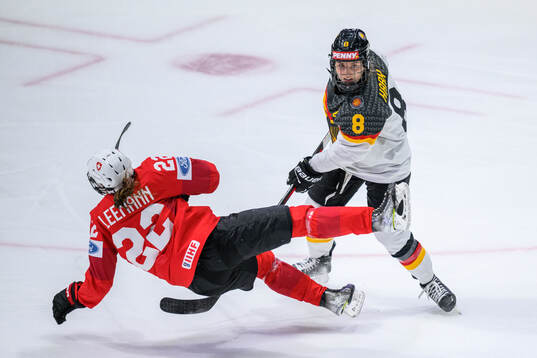 Sonja Leemann of Switzerland and Ronja Hark of Germany