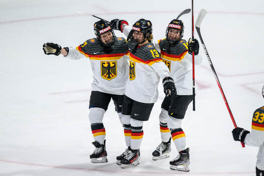 Luisa Welcke of Germany celebrates with teammates