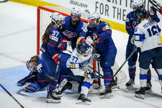 Abbey Murphy of USA, Susanna Tapani of Finland and Cayla