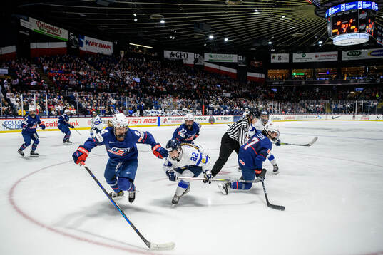 Caroline Harvey of USA and Julia Schalin of Finland