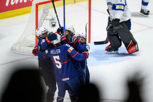 Laila Edwards of USA celebrates with teammates