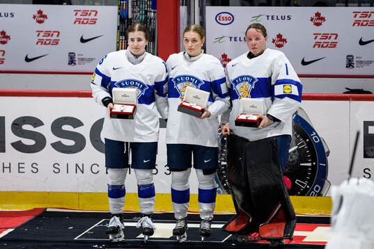 Petra Nieminen, Nelli Laitinen and goaltender Sanni Ahola