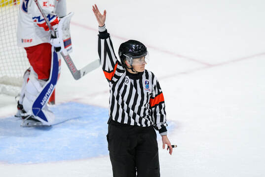 Referee Amanda Tassoni