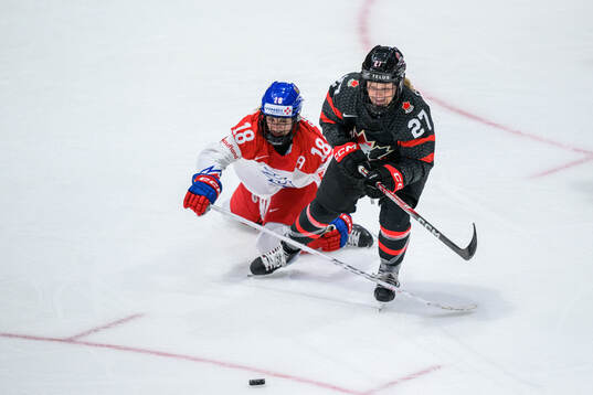 Michaela Pejzlova of Czech Republic and Emma Maltais of