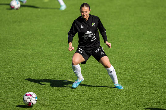 Inger Vadder Sandland of Hønefoss warms up