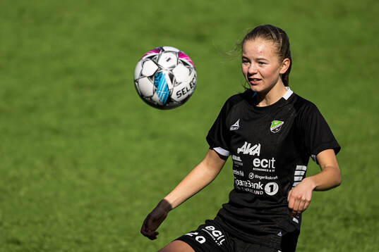 Filippa Owesen of Hønefoss warms up