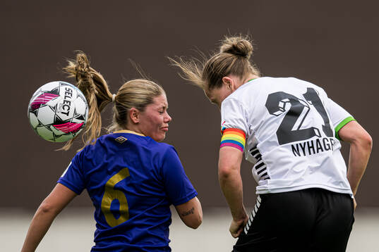 Silje Bekkåsen Nyhagen of Hønefoss scores the 5-1 goal