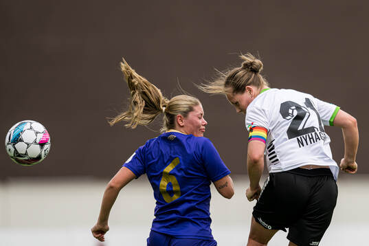 Silje Bekkåsen Nyhagen of Hønefoss scores the 5-1 goal