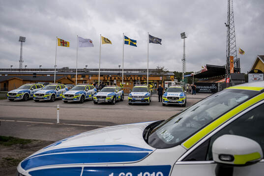 Polisbilar utanför Strandvallen