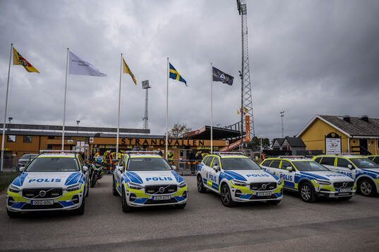 Polisbilar utanför Strandvallen