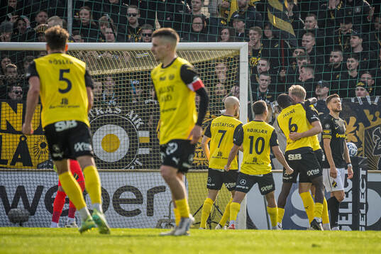 Mjällbys spelare jublar