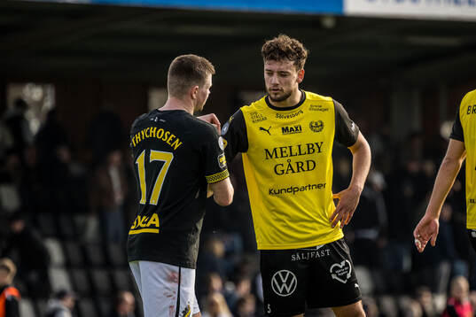 AIKs Mads Døhr Thychosen och Mjällbys Colin Rösler