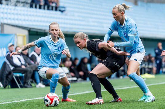 Malmö FFs Nathalie Hoff Persson och Beatrice Persson mot