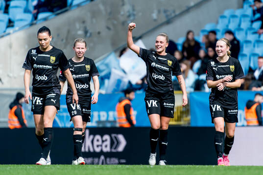Umeås Emma Becker jublar