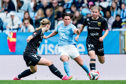 Malmö FFs Ema Paljevic och Umeås Cecilia Ek och Inez