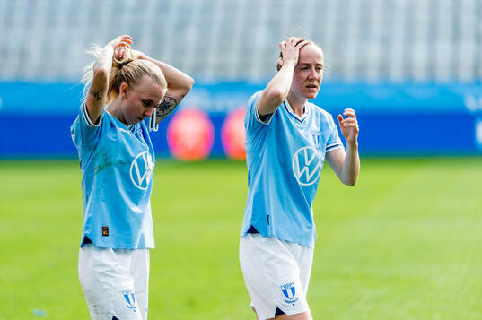 Malmö FFs Nathalie Hoff Persson och Anna Plantin deppar