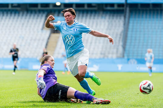 Malmö FFs Ema Paljevic och Umeås Izabelle Bardosen