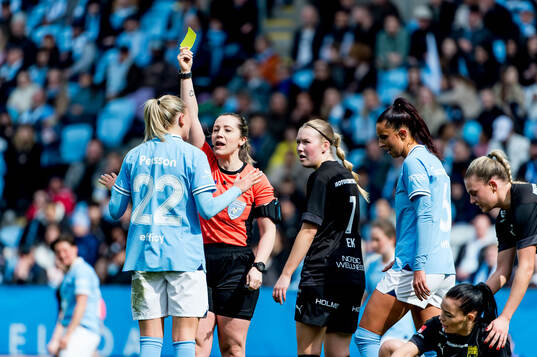 Malmö FFs Beatrice Persson deppar