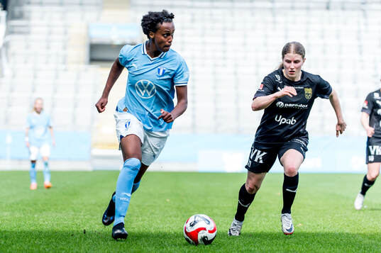 Malmö FFs Hanna Lofthammar och Umeås Stina Andersson