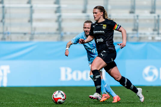 Umeås Alexandra Sandström och Malmö FFs Nathalie Hoff