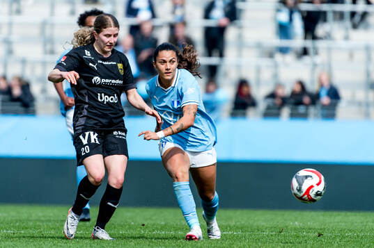 Umeås Stina Andersson och Malmö FFs Ana Mafalda Ferreira